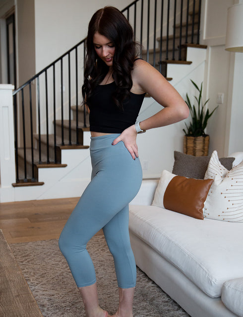 SA Exclusive Slate Solid Capri Leggings
