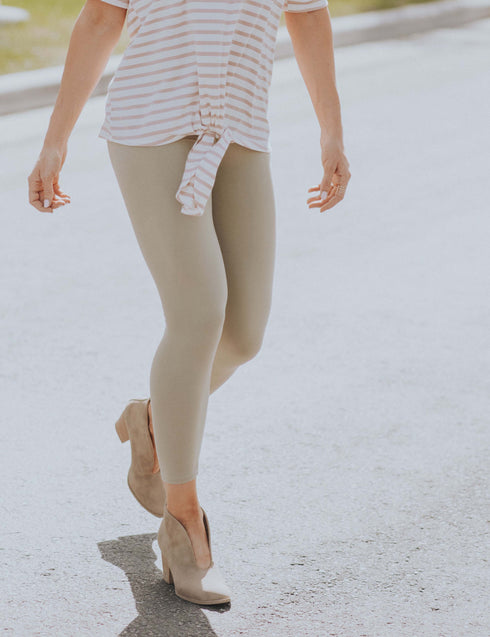SA Exclusive Light Olive Solid Leggings