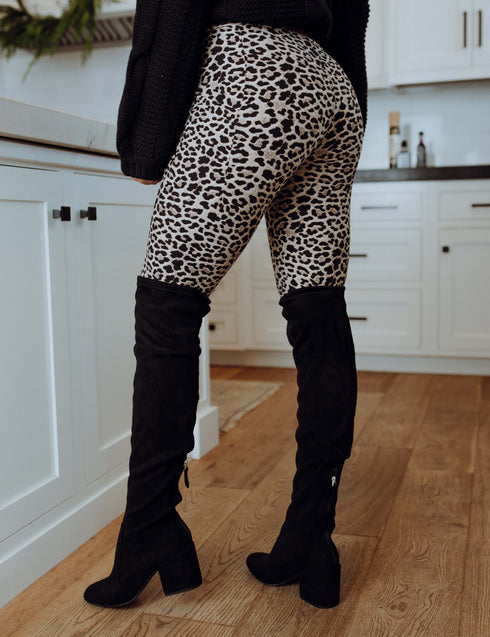 SA Exclusive Sassy Tan and Black Leopard Pocket Leggings