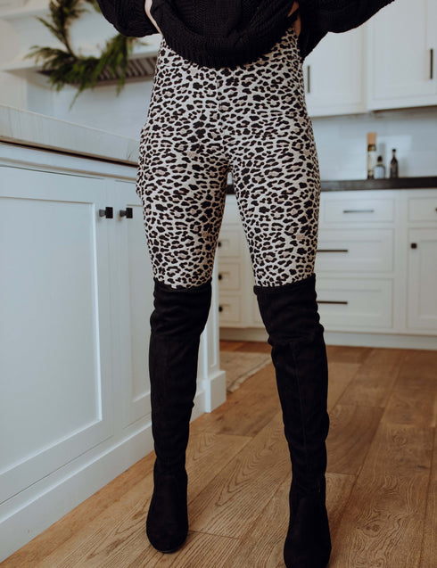 SA Exclusive Sassy Tan and Black Leopard Pocket Leggings