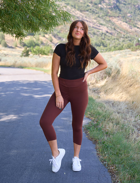 SA Exclusive Brown Solid Capri Leggings