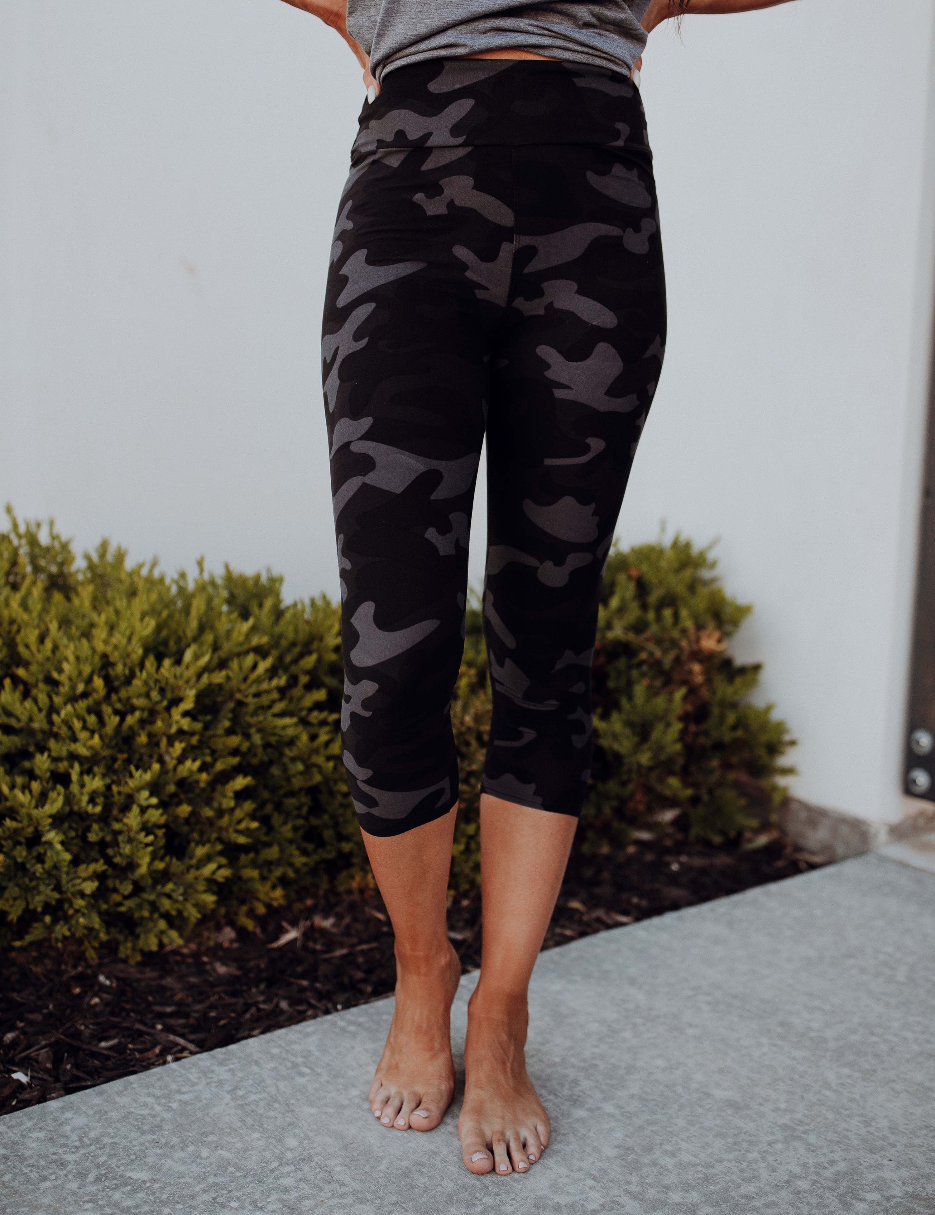 Black camo capri leggings best sale