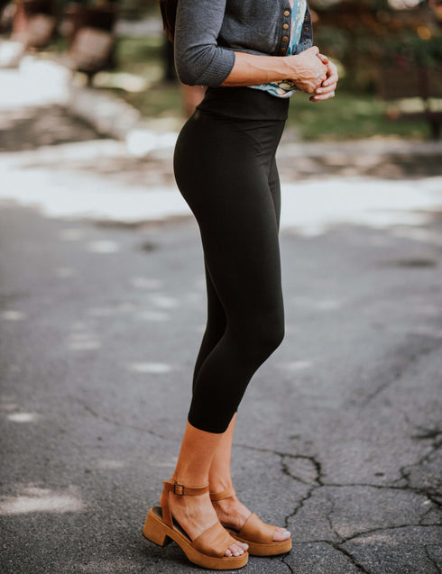 Amazon.com: Sarin Mathews Womens Capri Yoga Pants Loose Workout Joggers  Drawstring Sweatpants Lounge Pajama Capris Pants with Pockets Black S :  Clothing, Shoes & Jewelry