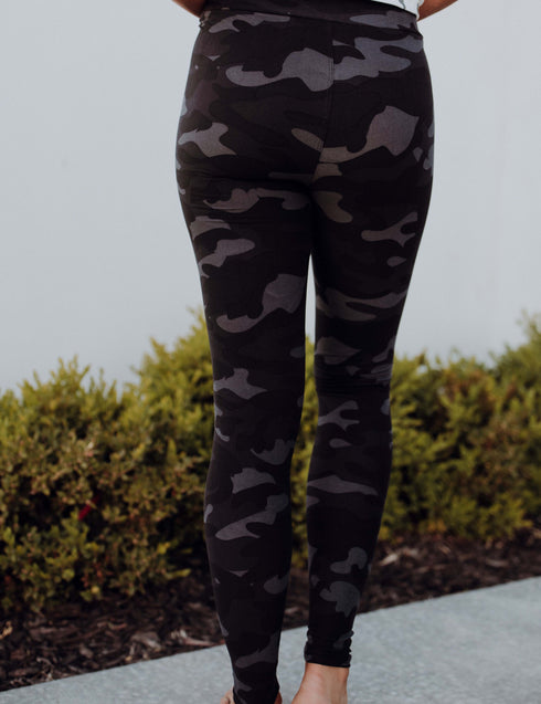Women's Navy Blue & Black Camouflage Printed Slim-Fit Tights – bukkumstore