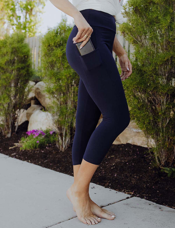 Womens Best Navy Blue Capri Leggings: Yoga Waist - 18-22 / Navy Blue / Yoga  Waist