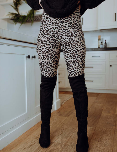 SA Exclusive Sassy Tan and Black Leopard Pocket Leggings – SimpleAddiction